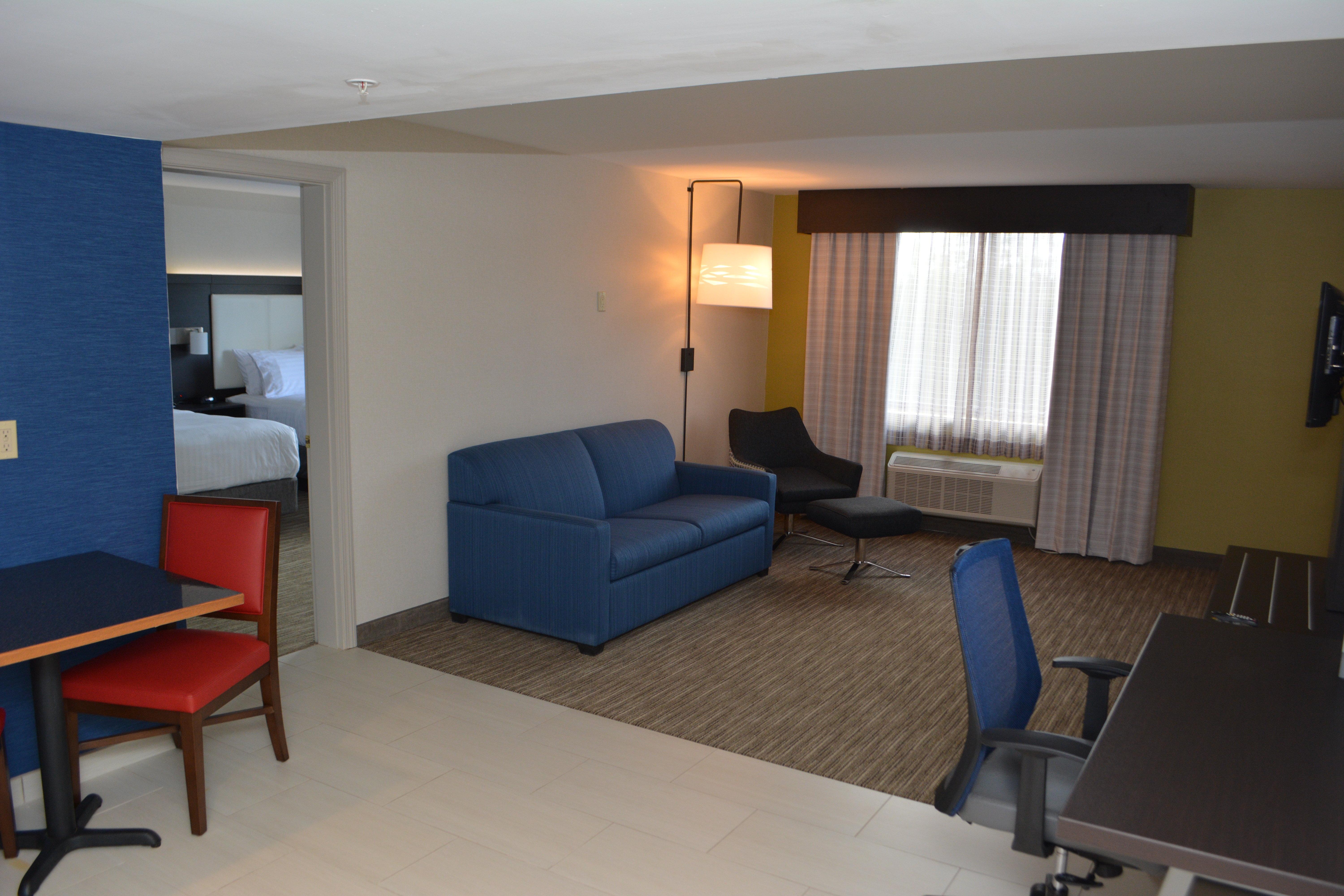 Holiday Inn Express & Suites Waterville - North By Ihg Exterior photo